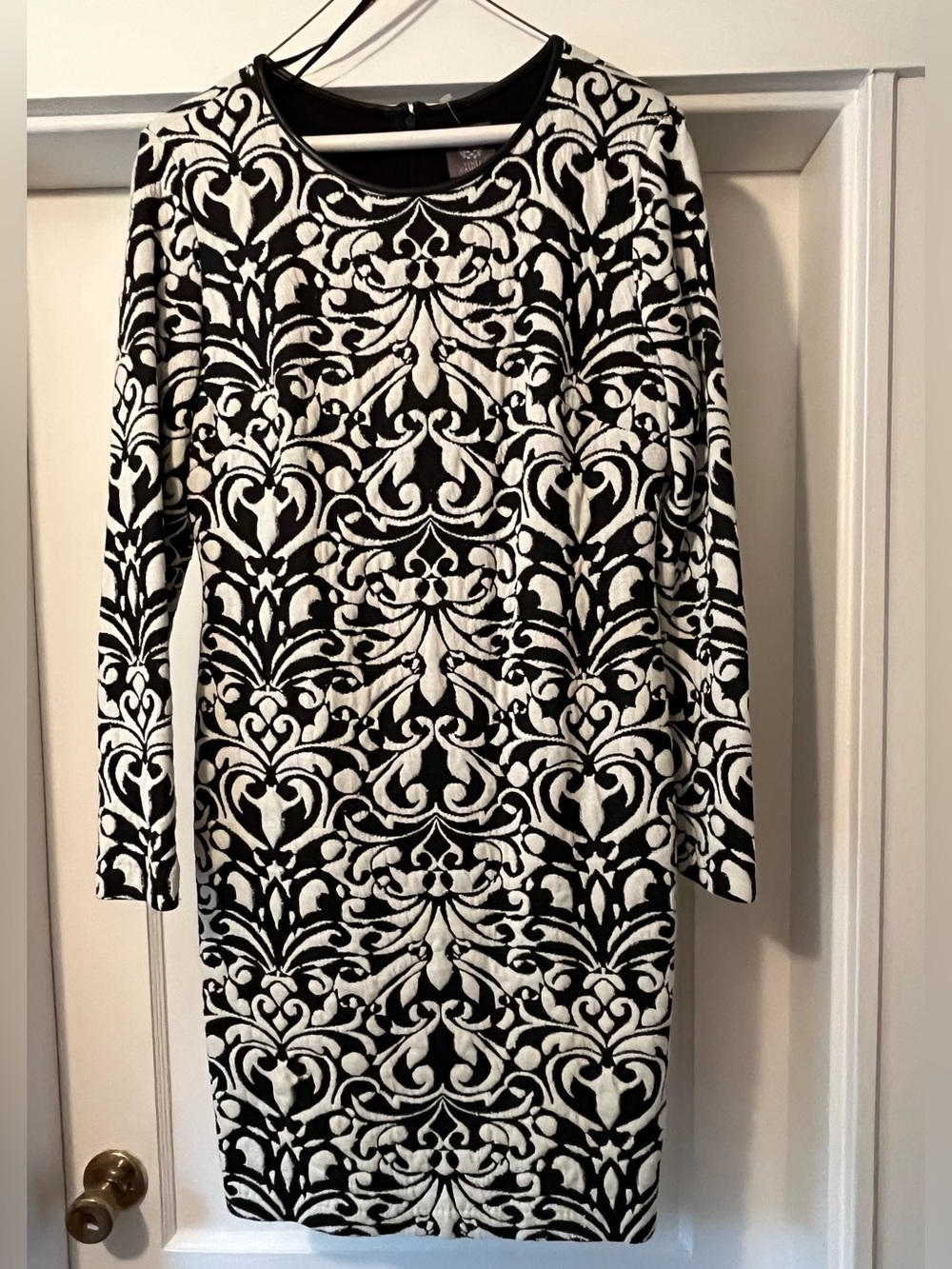 Vince Camuto Black and White Long Sleeve Patterned Dress